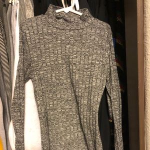 *SOLD* Grey longsleeve high neck top